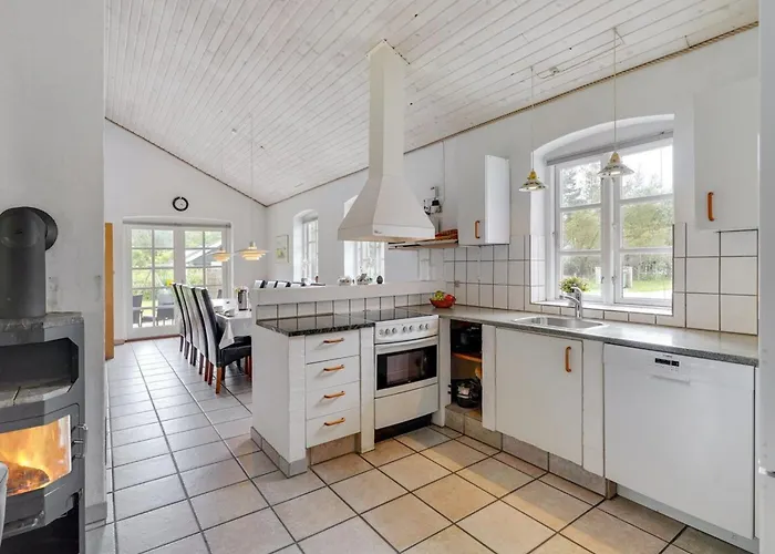 Kalotta - 3-2km From The Sea By Interhome